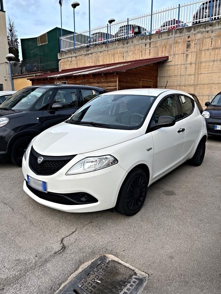 Lancia Ypsilon 1.0 FireFly Hybrid 2021