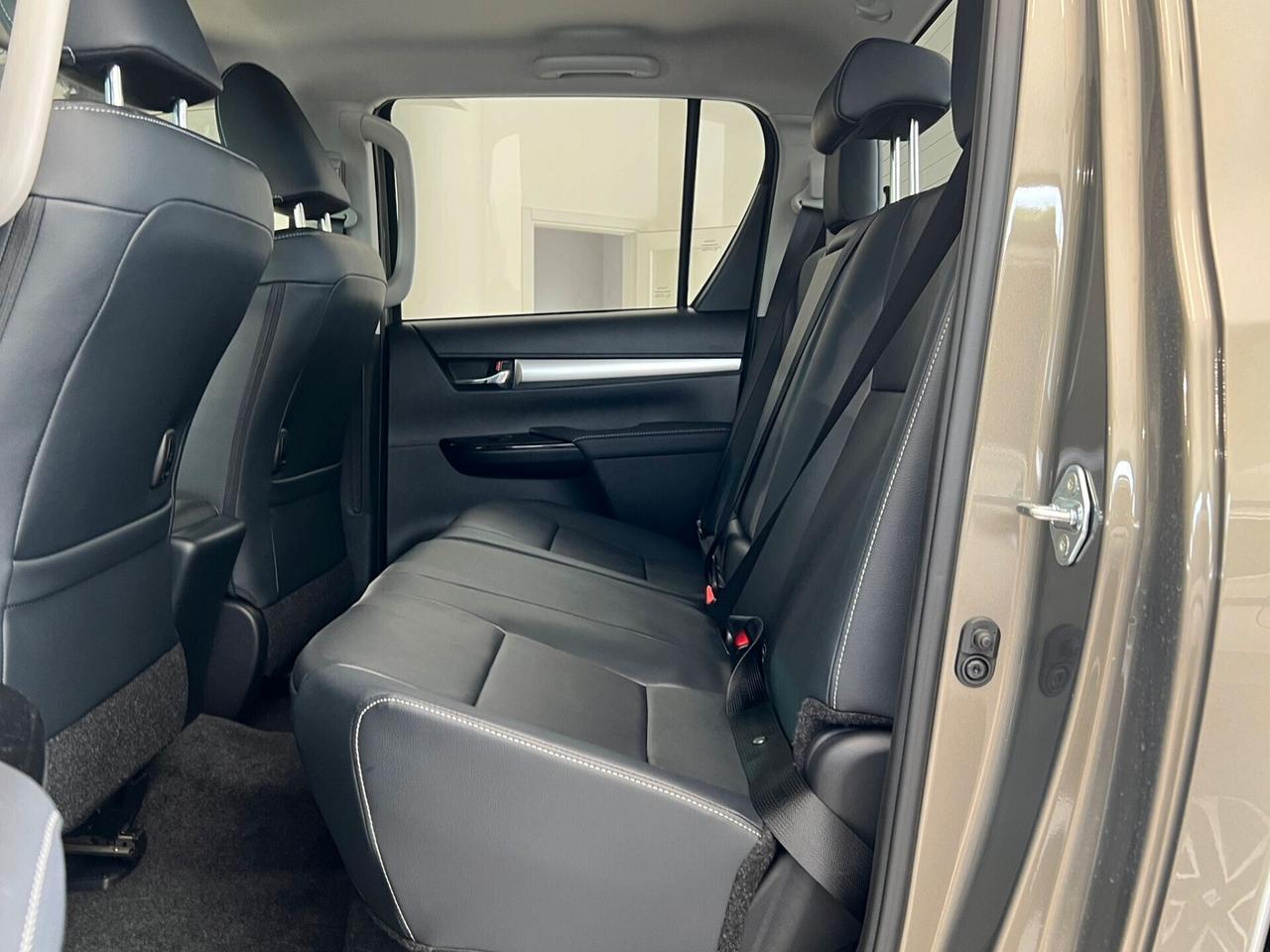 Toyota Hilux 2.8 D-4D A/T 4WD 48V 4 porte Double Cab Executive