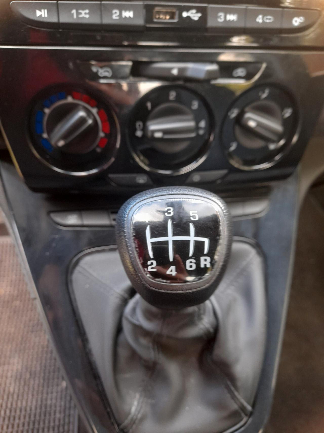 Lancia Ypsilon 1.0 Hybrid