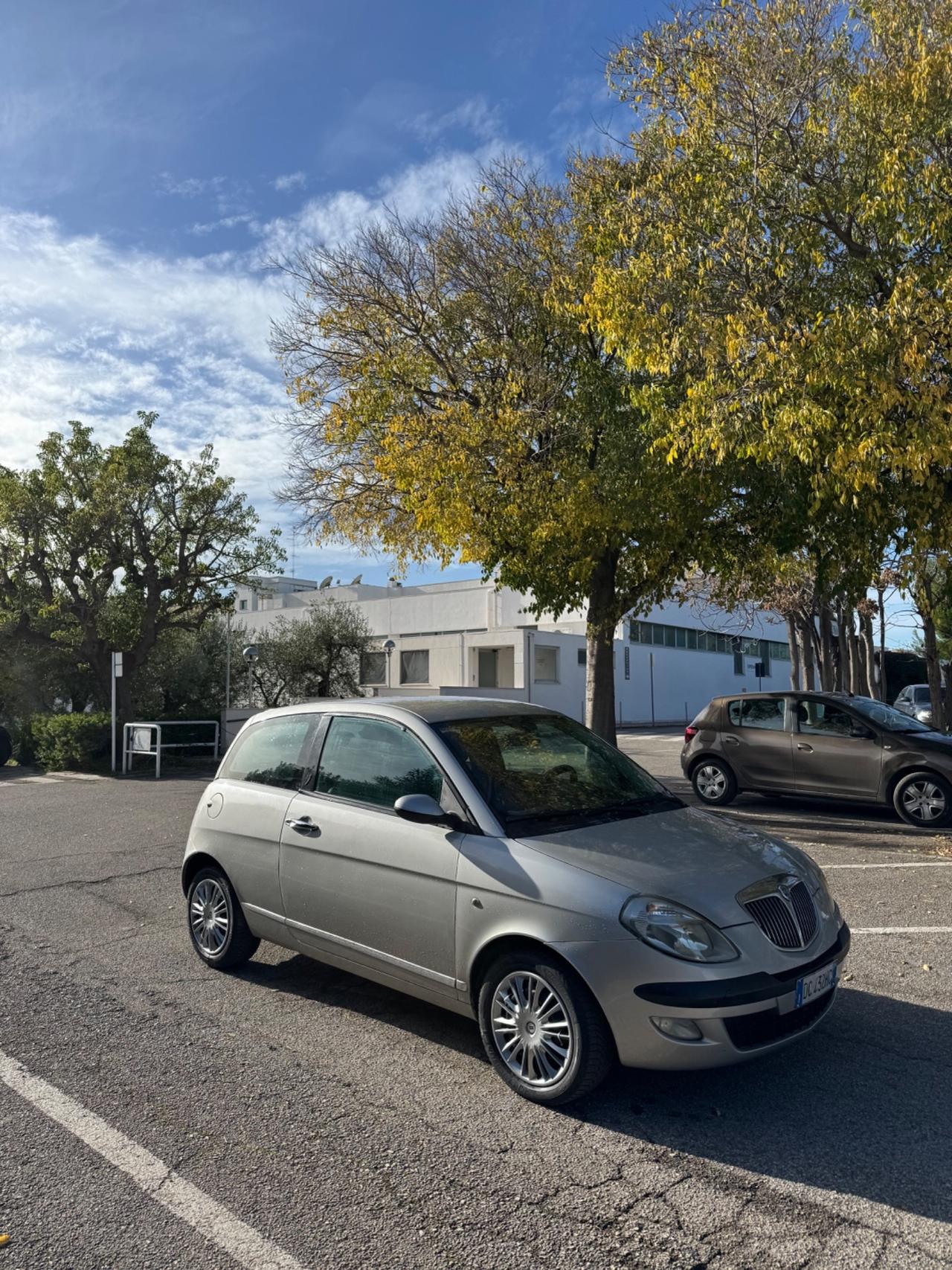 Lancia Ypsilon 1.3 MJT 75 CV Argento