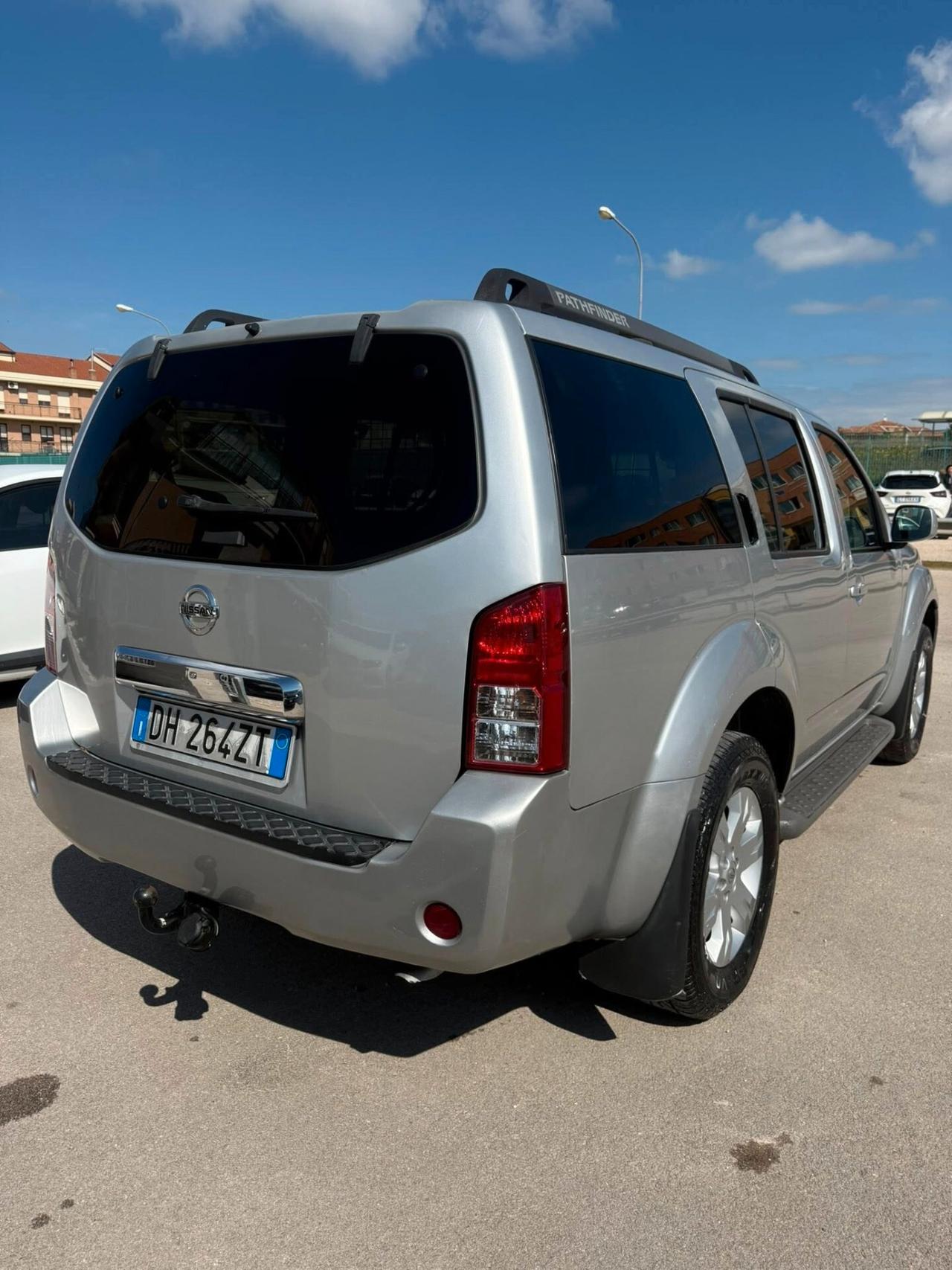 Nissan Pathfinder 2.5 dCi LE Chrome