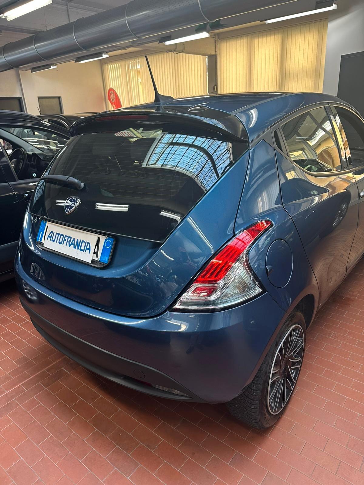 Lancia Ypsilon 1.0 FireFly 5 porte S&S Hybrid Silver