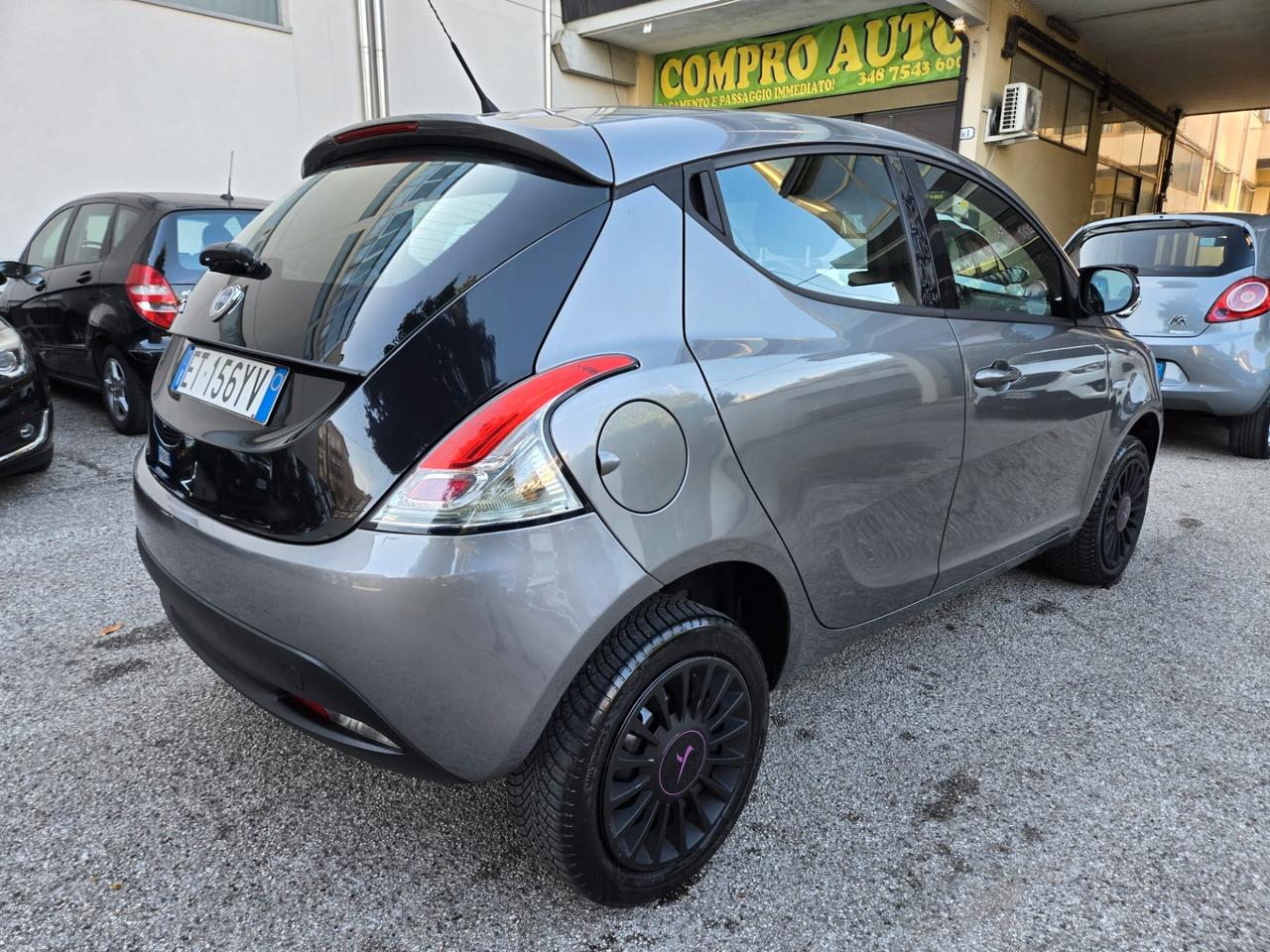 Lancia Ypsilon 0.9 TwinAir 85 CV 5 porte Metano Ecochic Elefantino Neopatentati