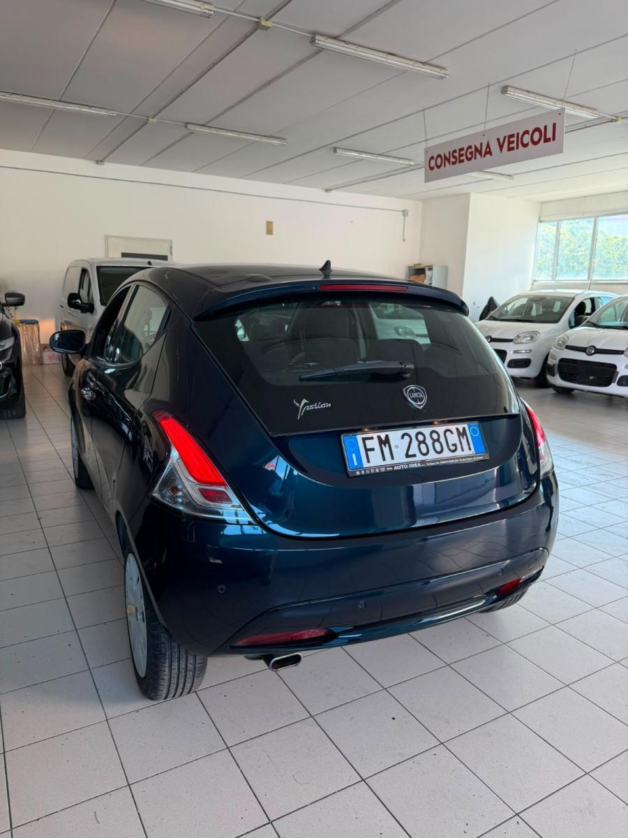 Lancia Ypsilon 1.2 69 CV 5P. Gold
