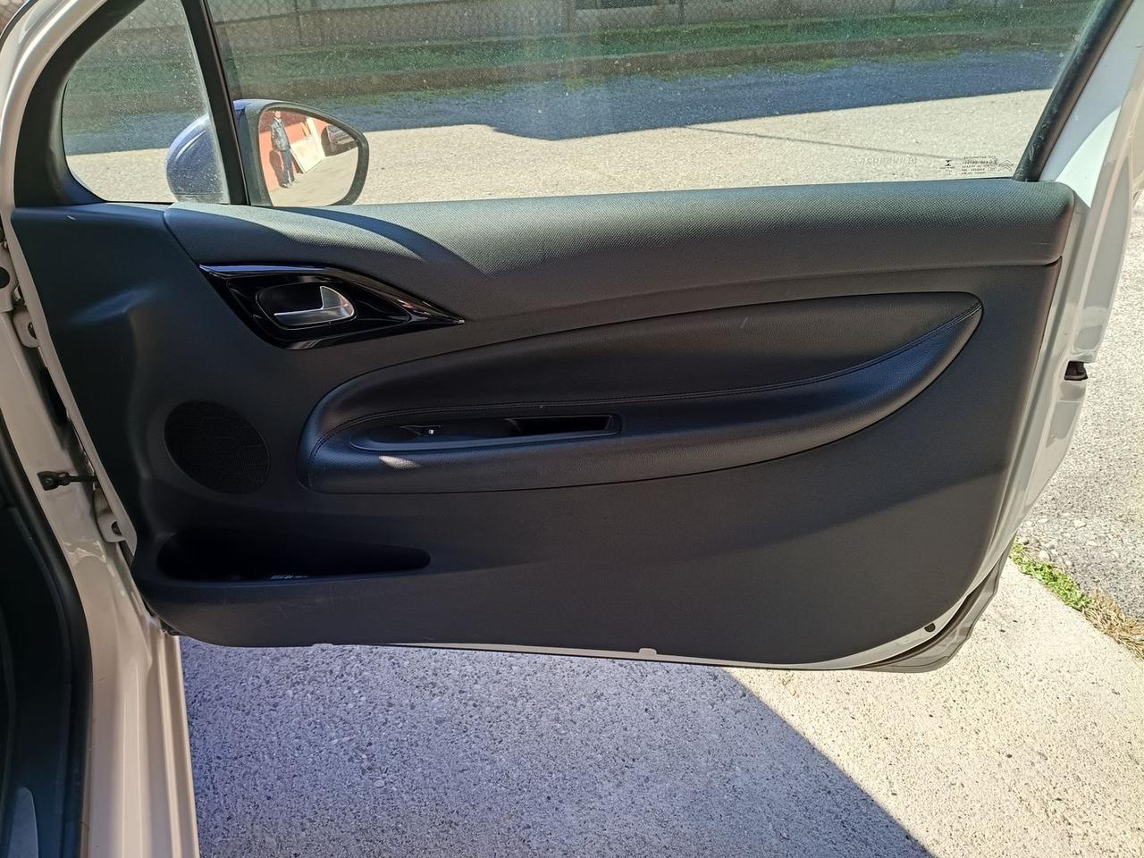 DS DS3 Sport Chic 1.6 Blue HDi 100 #9596