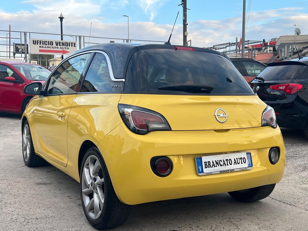 Opel Adam 1.2 70 CV Slam
