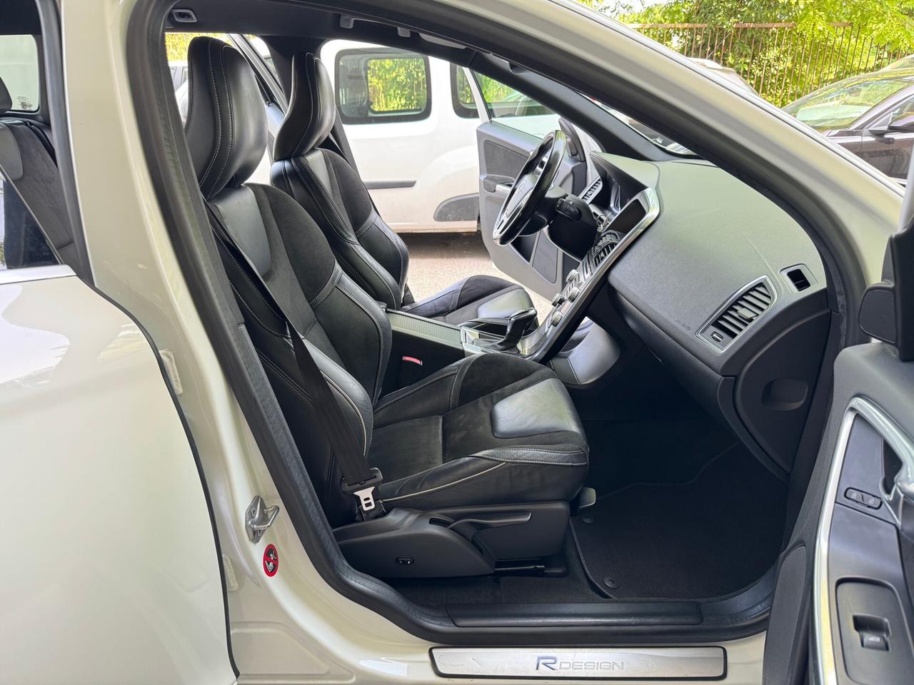 Volvo XC 60 2.4 d4 R-design AWD Gear GARANZIA24MESI