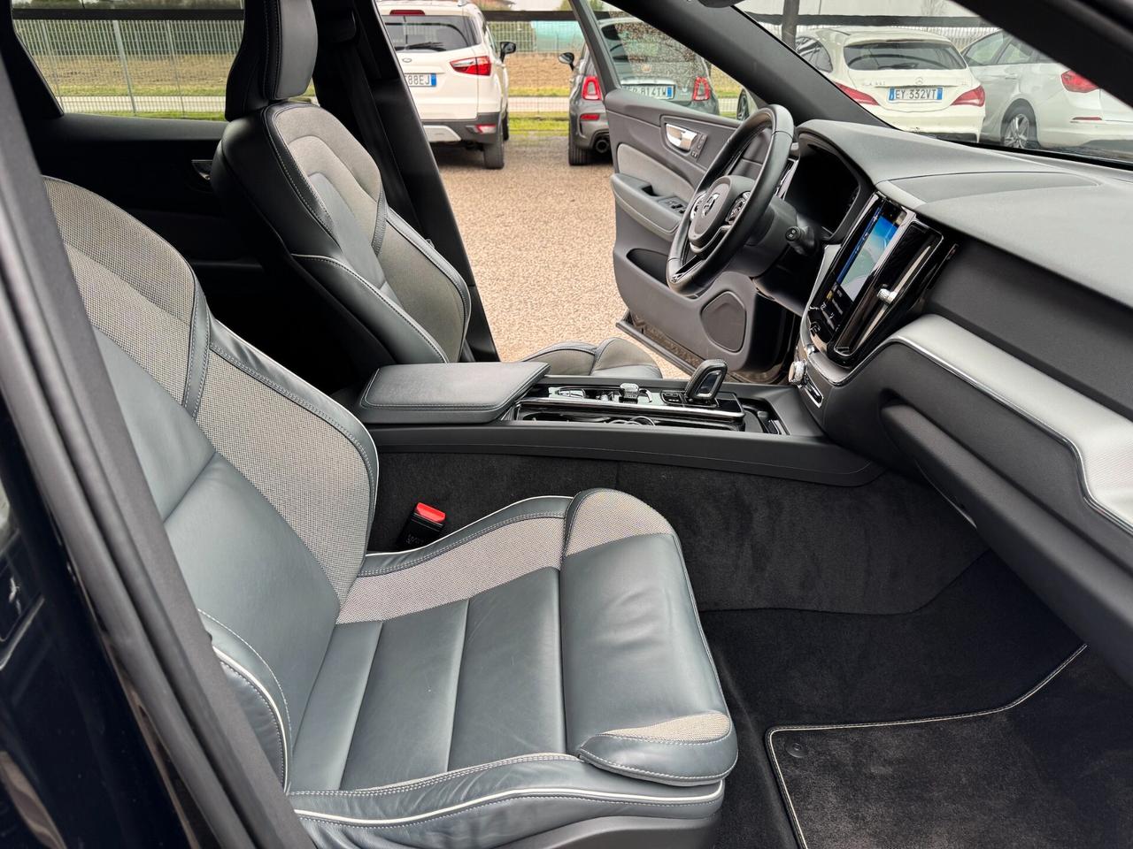 Volvo XC 60 B4 (d) AWD Geartronic R-design UNICO PROP. FULL OPTIONAL