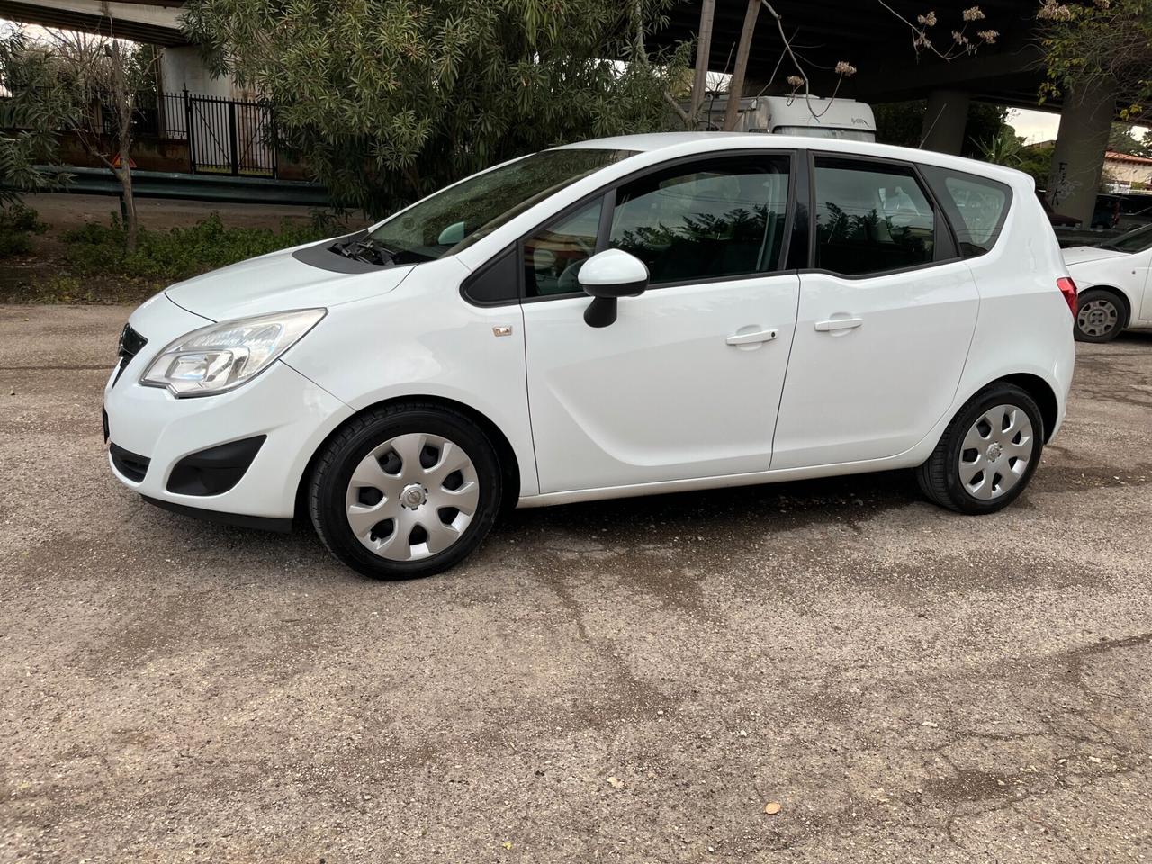 Opel Meriva 1.7 CDTI Cosmo (Autocarro 5 Posti)Perfetta