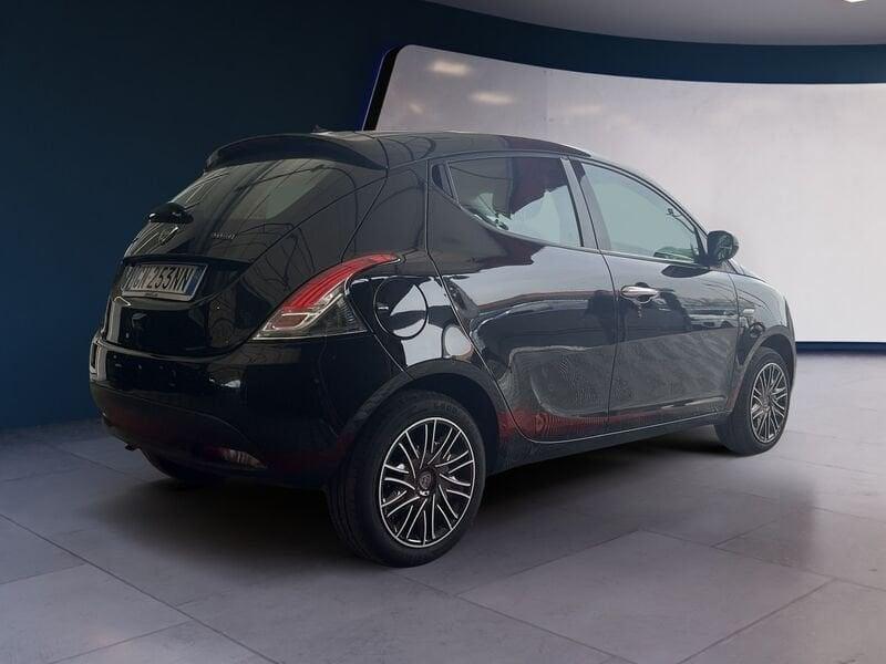 Lancia Ypsilon 1.0 FireFly 70cv Hybrid Silver