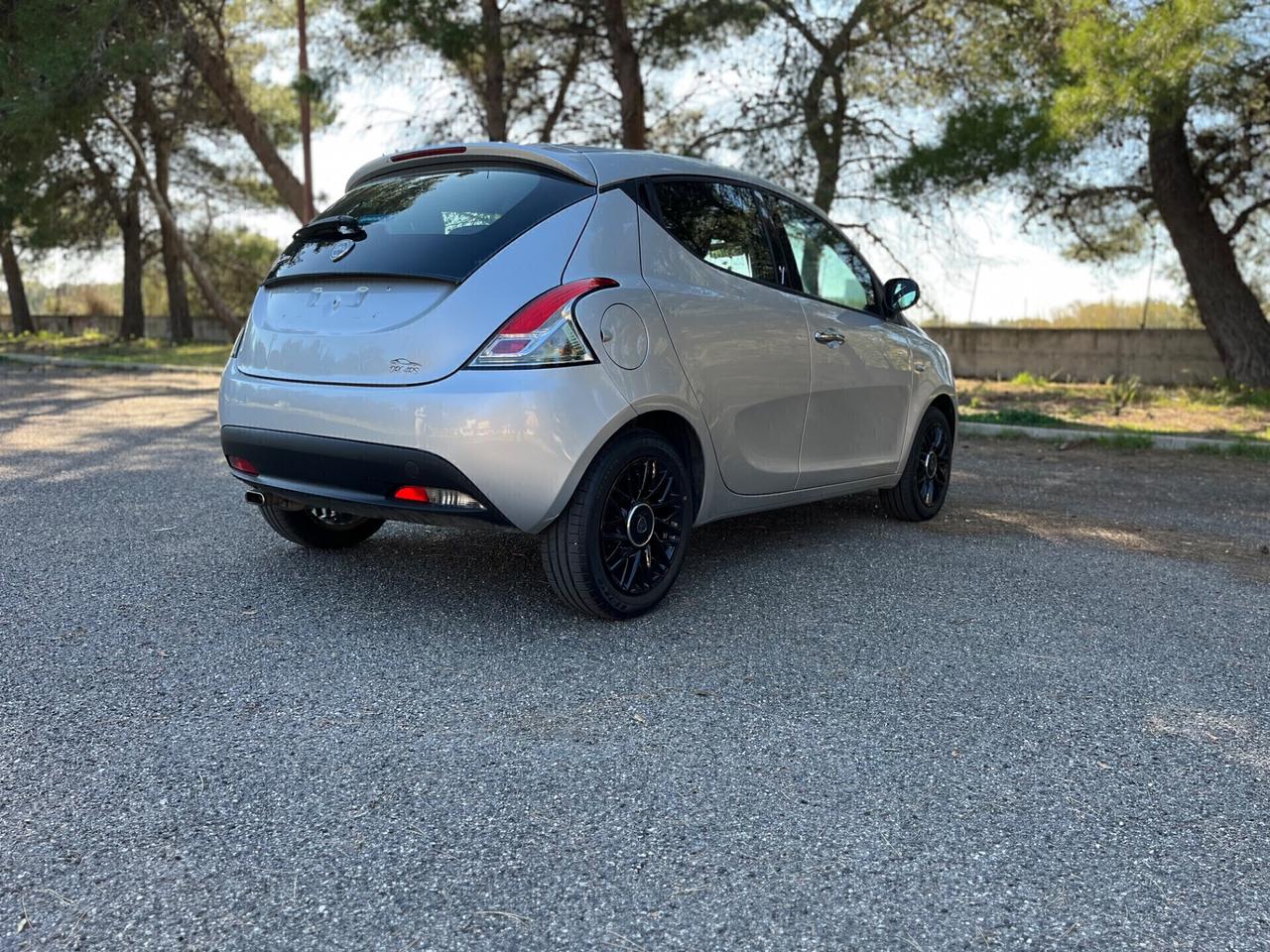 Lancia Ypsilon 1.2 69 CV 5 porte S&S Silver