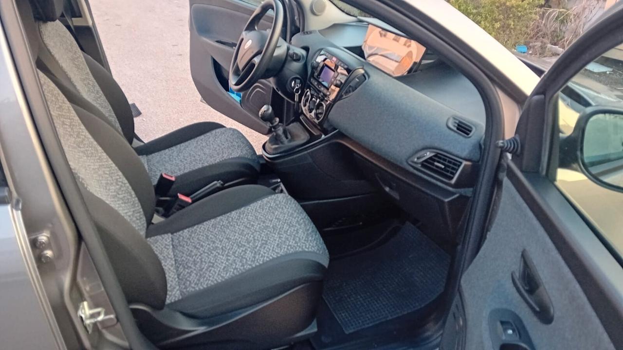 Lancia Ypsilon 1.0 FireFly 5 porte S&S Hybrid UnYca