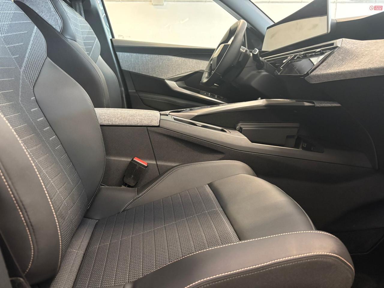 Peugeot 3008 ALLURE Hybrid 145 e-DCS6 SPOTICAR