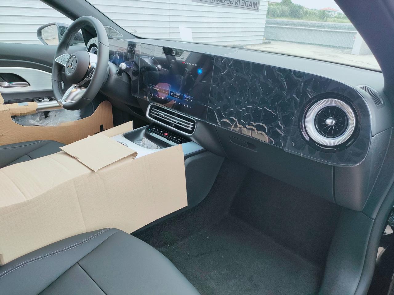 Mercedes-Benz CLA 250+ con tecnologia EQ