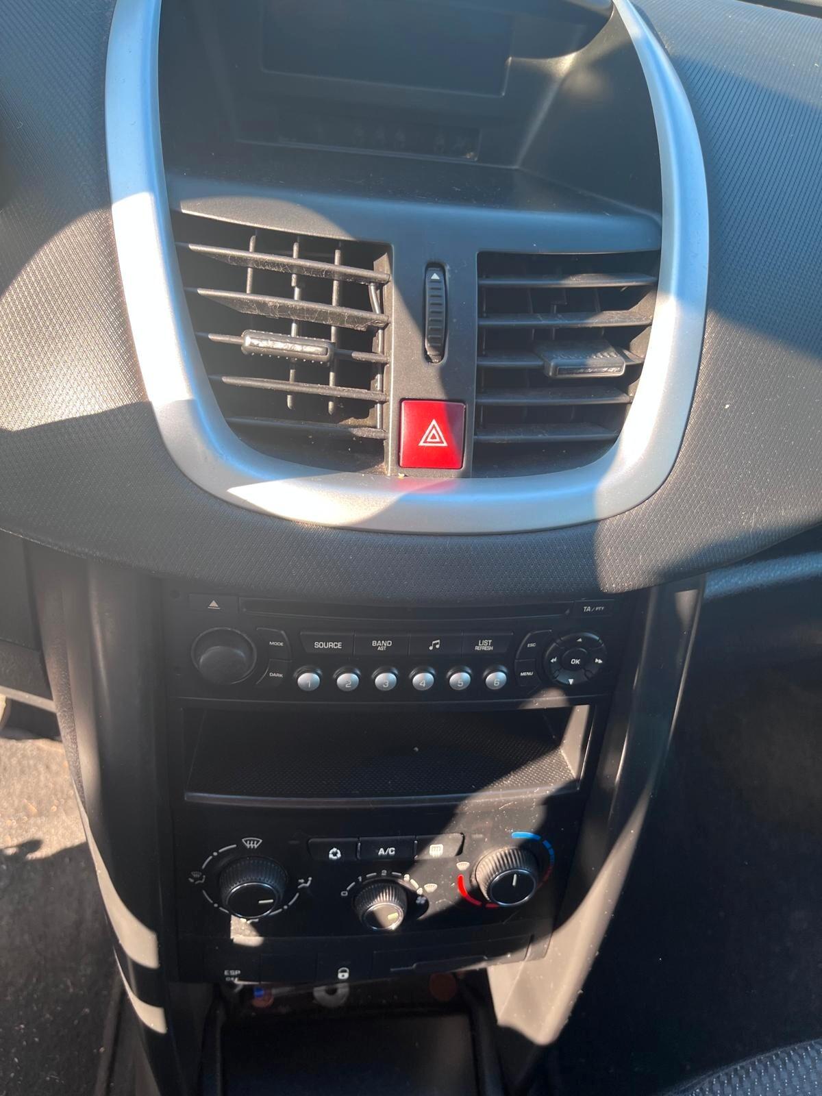 Peugeot 207 1.4 VTi 95CV 5p. XS - 2010