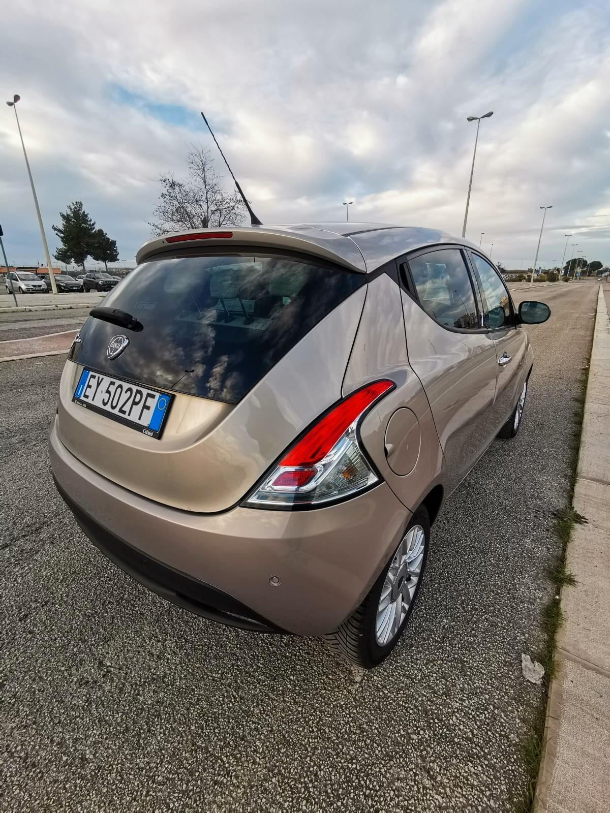 Lancia Ypsilon 1.3 MJT 16V 95 CV 5P. Gold 2015