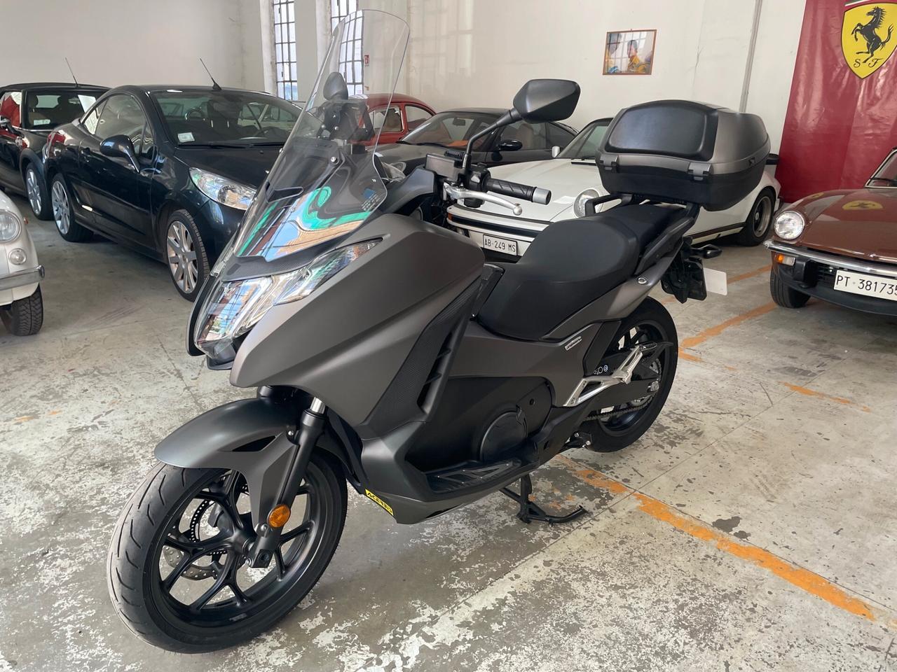 Honda Integra 750