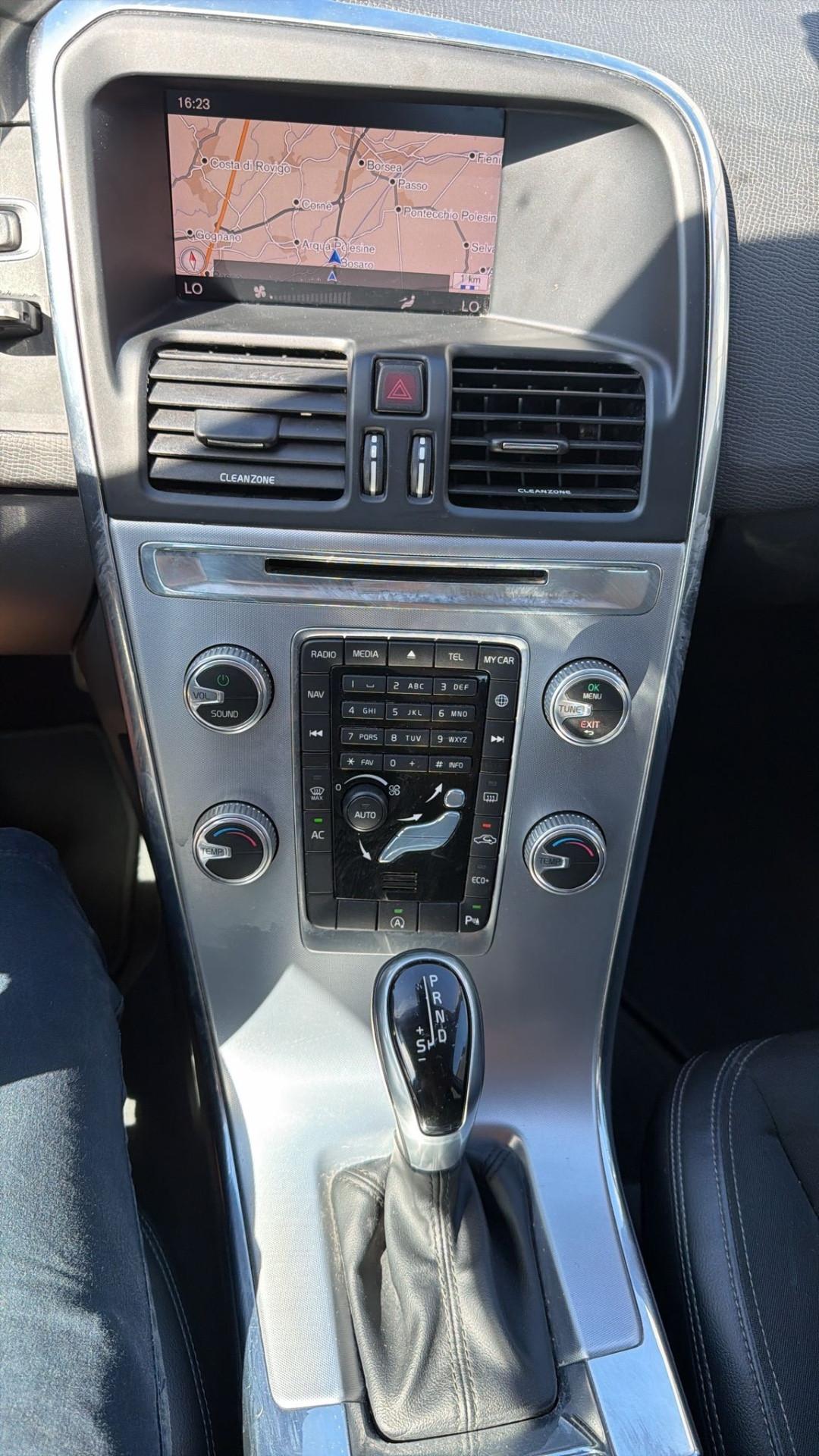 Volvo XC 60 XC60 D3 Geartronic R-design