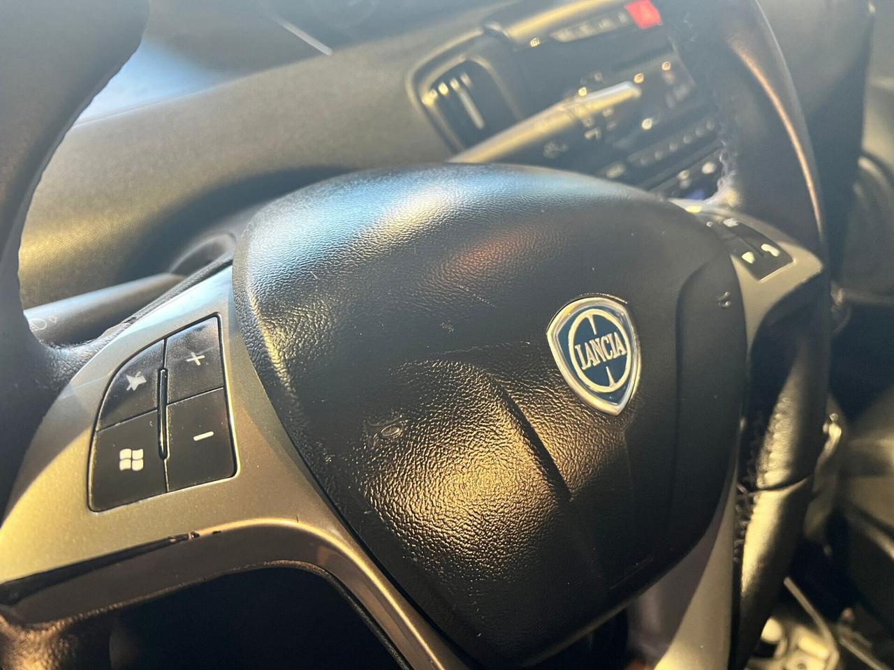 Lancia Ypsilon 1.2 69 CV 5 porte NEOPATENTATO