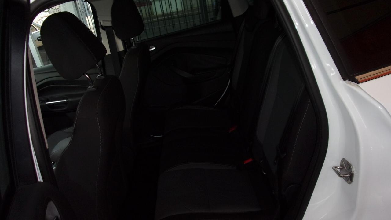 Ford Kuga 1.5 TDCI 120 CV S&S 2WD Titanium