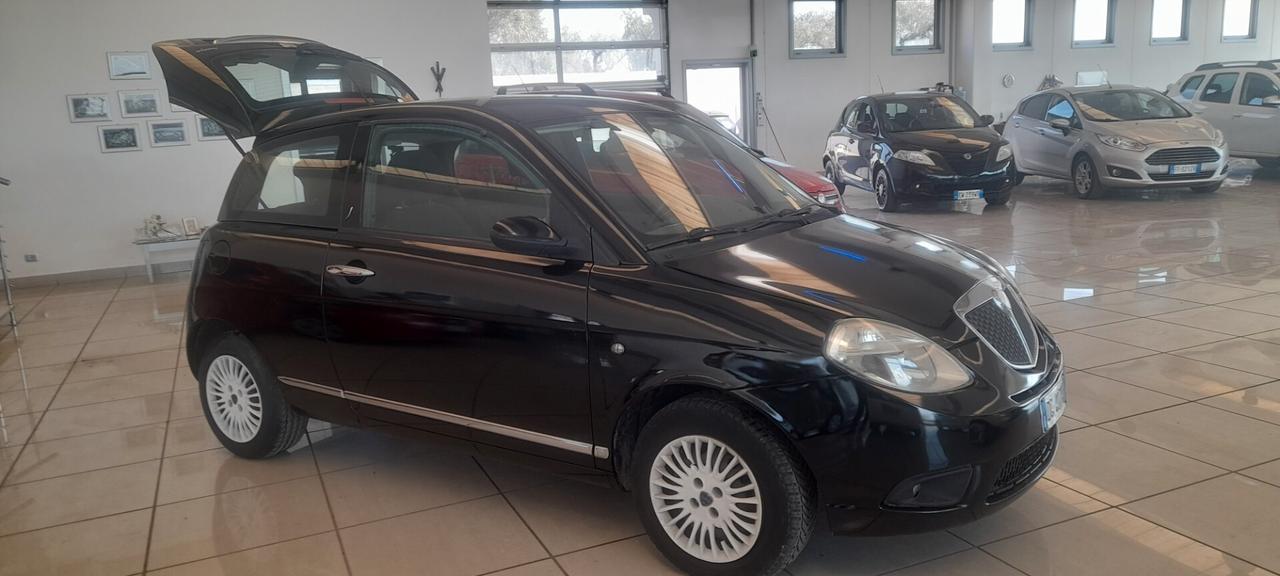 Lancia Ypsilon 1.3 MJT 75 CV Platino