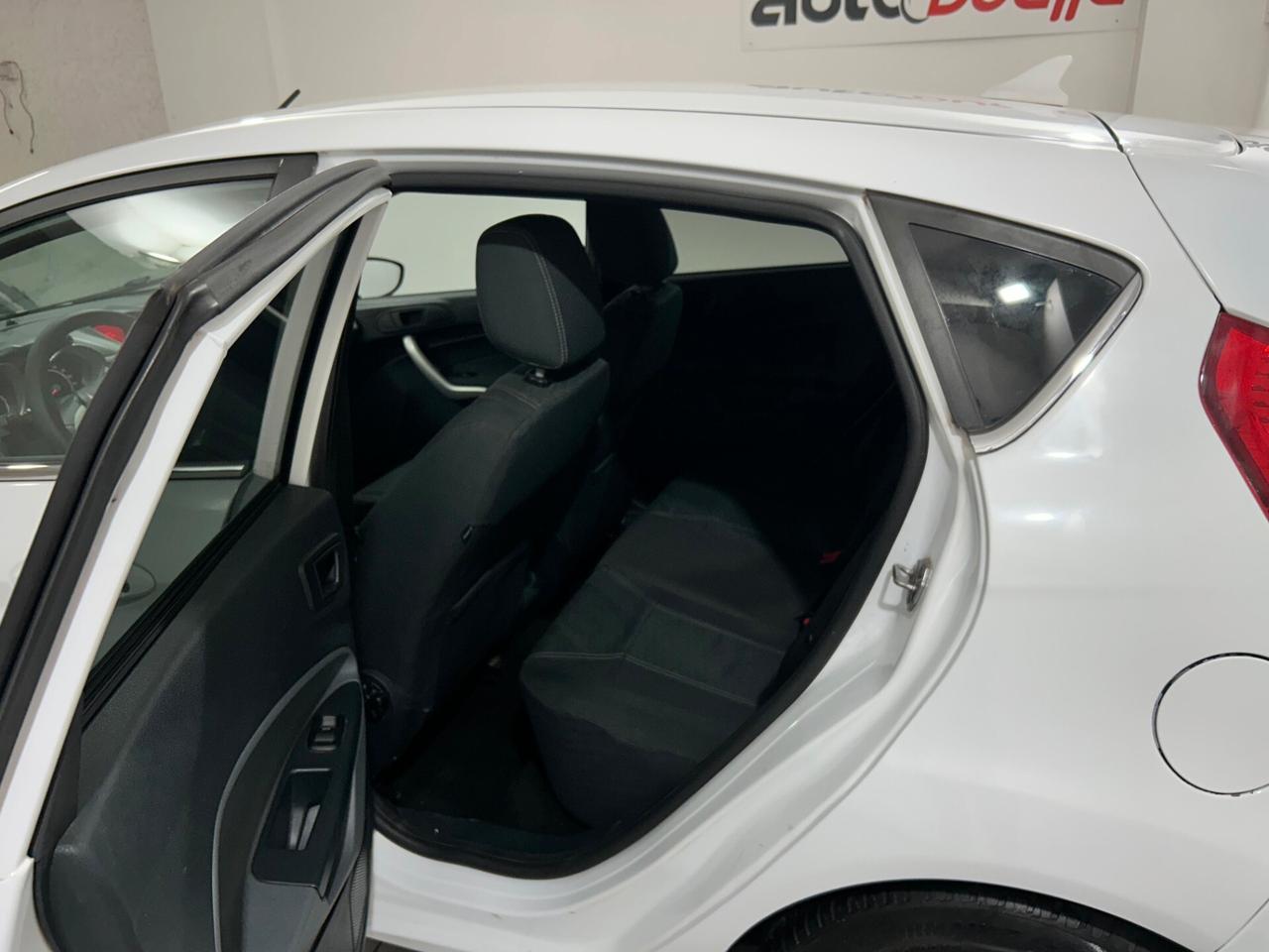Ford Fiesta 1.4 TDCi 68CV 5 porte Titanium
