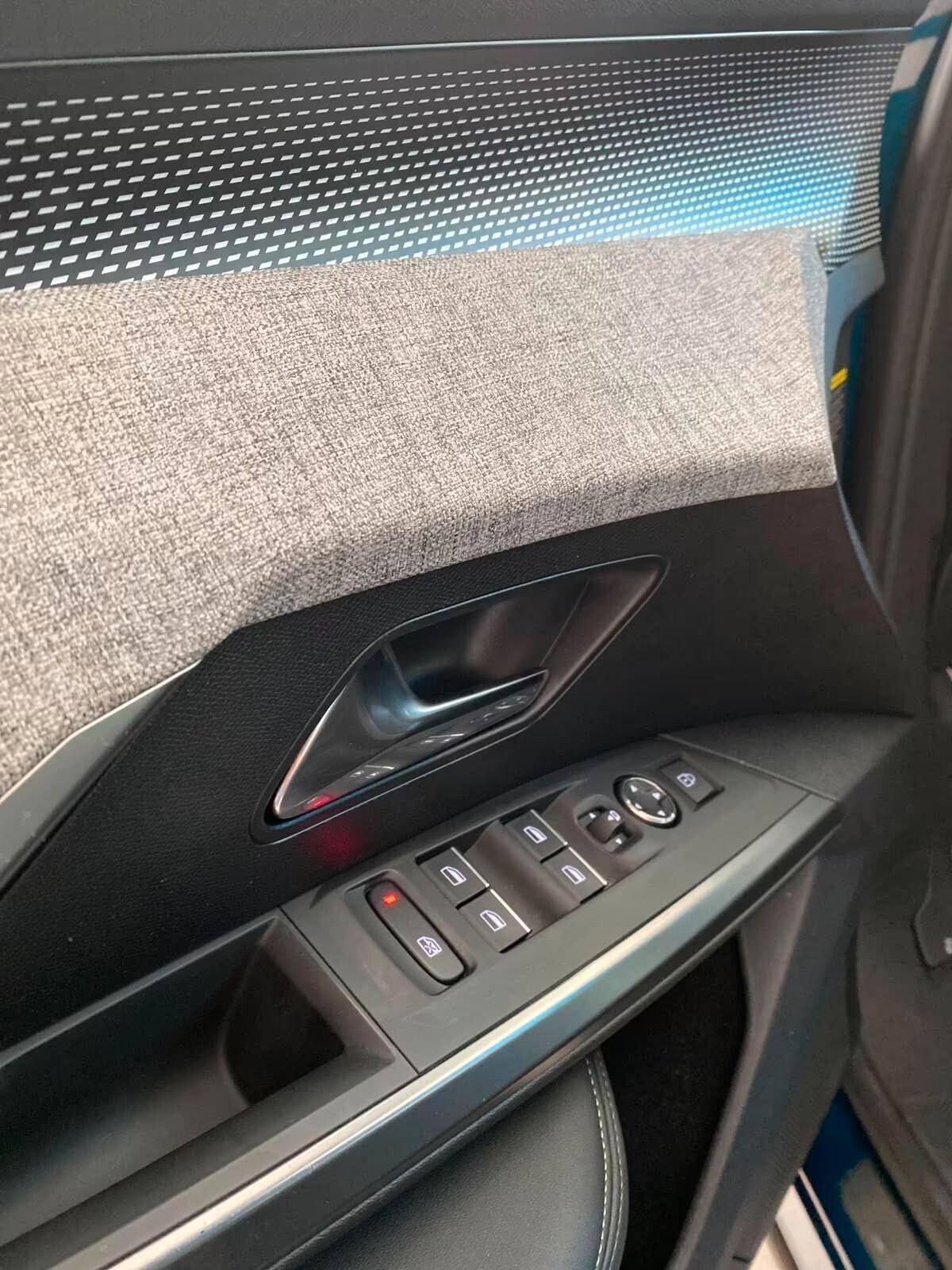 Peugeot 3008 Hybrid 136 e-DCS6 GT