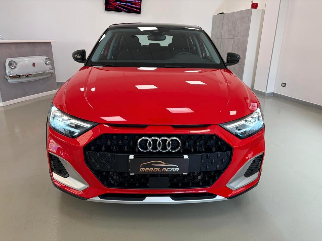 Audi A1 citycarver 30 1.0 tfsi Identity Black 110cv