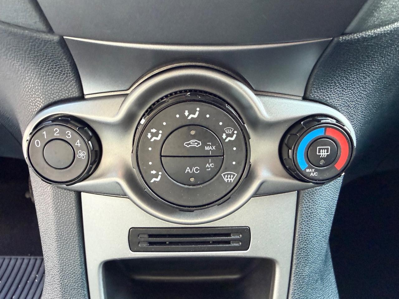 Ford Fiesta 1.4 5 porte Bz.- GPL - Neopatentati