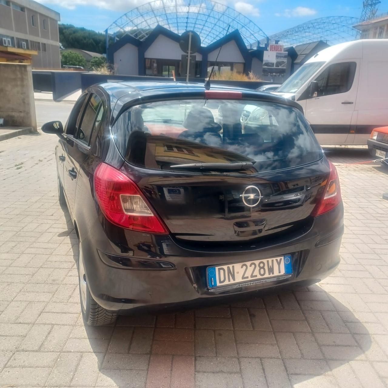 111.978KM CORSA 1.2 NEOPATENTATI BUONE CONDIZIONI