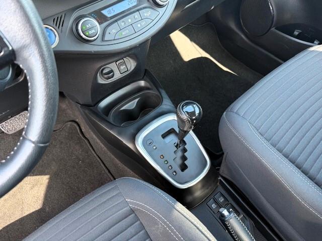 Toyota Yaris 1.5 Hybrid 5P Auto Business