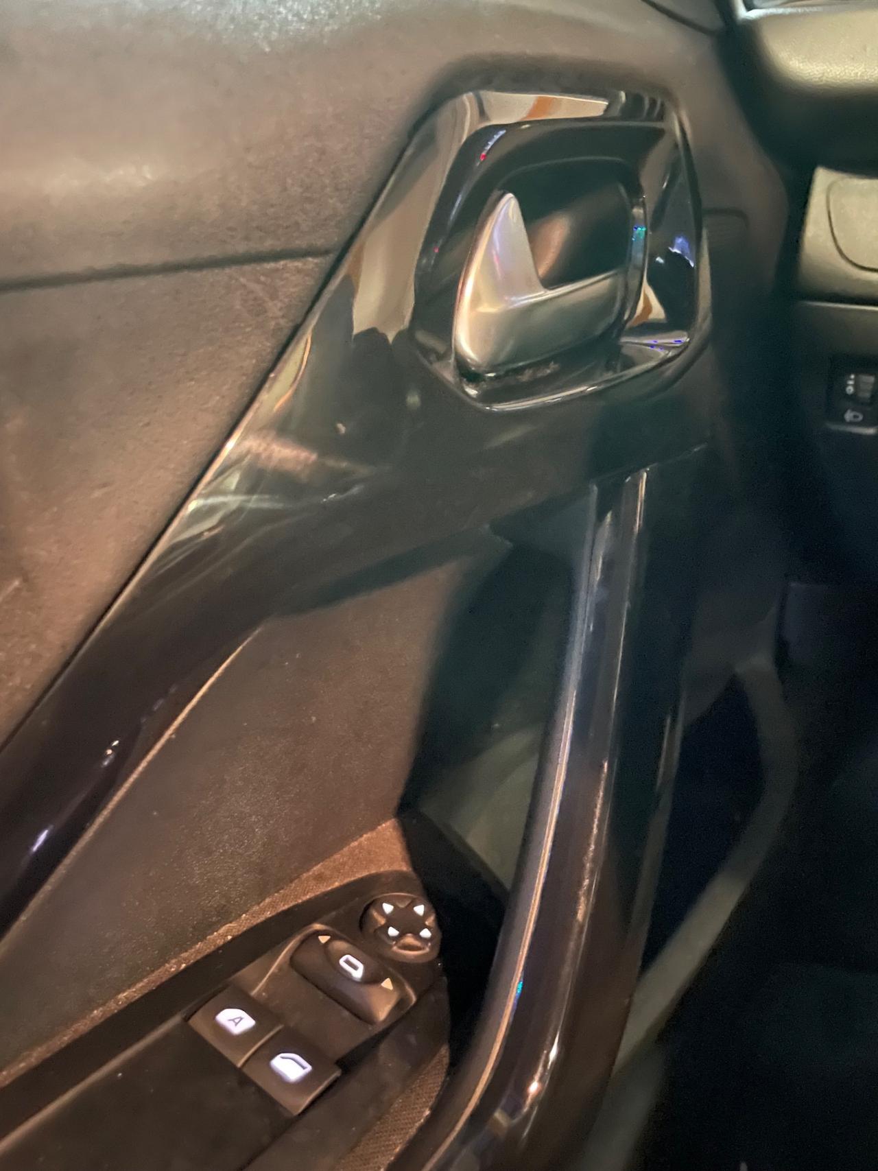 Peugeot 208 1.0 Neopatentati Euro 6