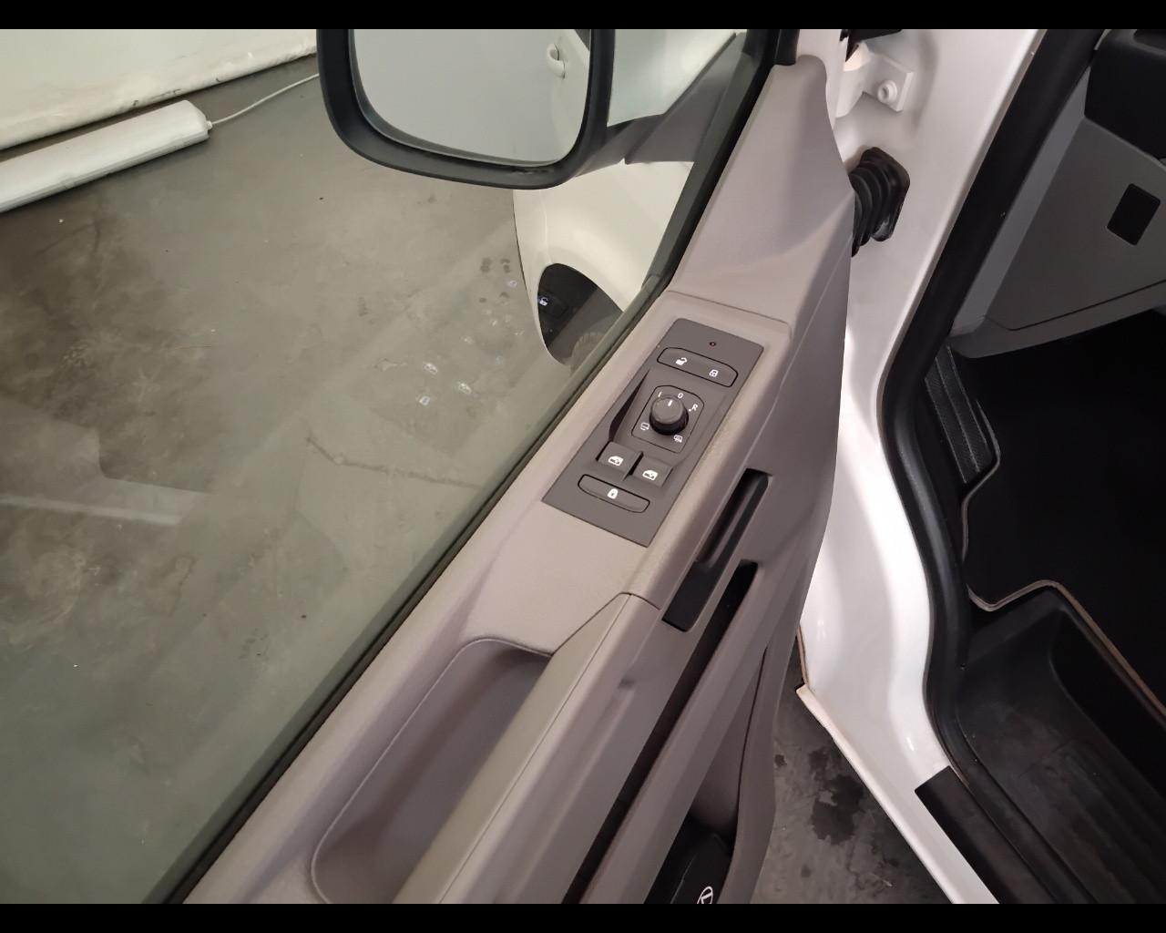 VOLKSWAGEN T6.1 Caravelle 32 - T6.1 Caravelle 2.0 tdi 150cv 3.2t 4motion Comfortline p.l. d