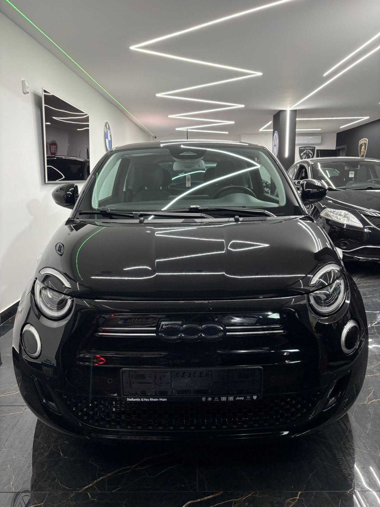 Fiat 500 500e Berlina 42 kWh La Prima