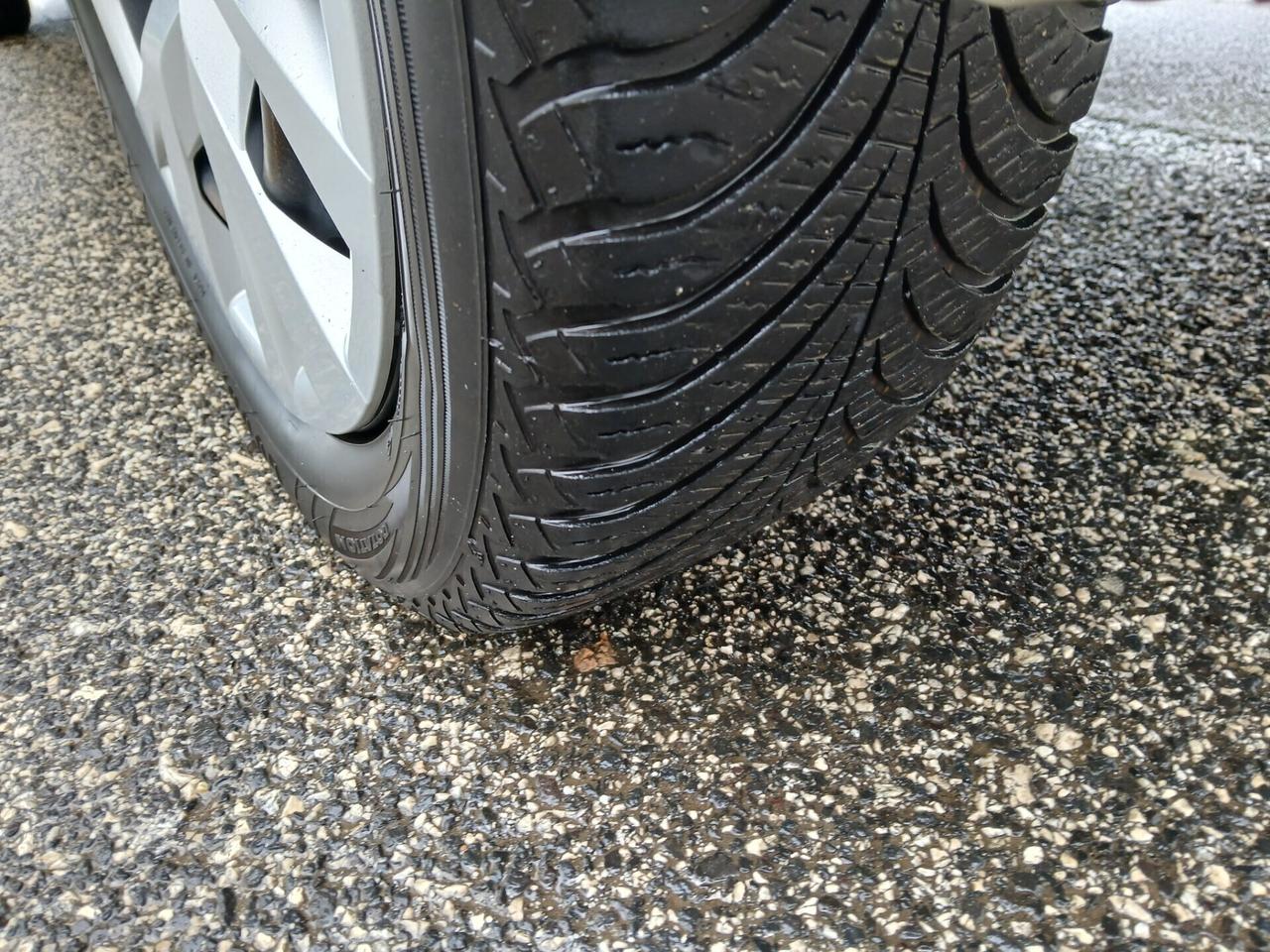 Yaris 1.0 5 porte Km Certificati GaranziA ufficial