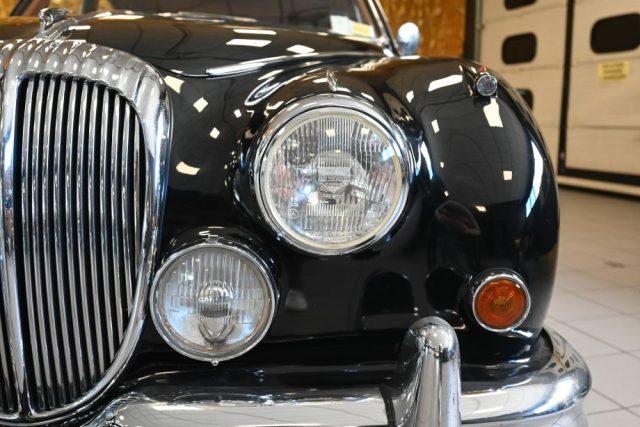 DAIMLER Sovereign 2.5 V8 AUTO GUIDA A DESTRA PERFETTA ITALIANA NUOVA