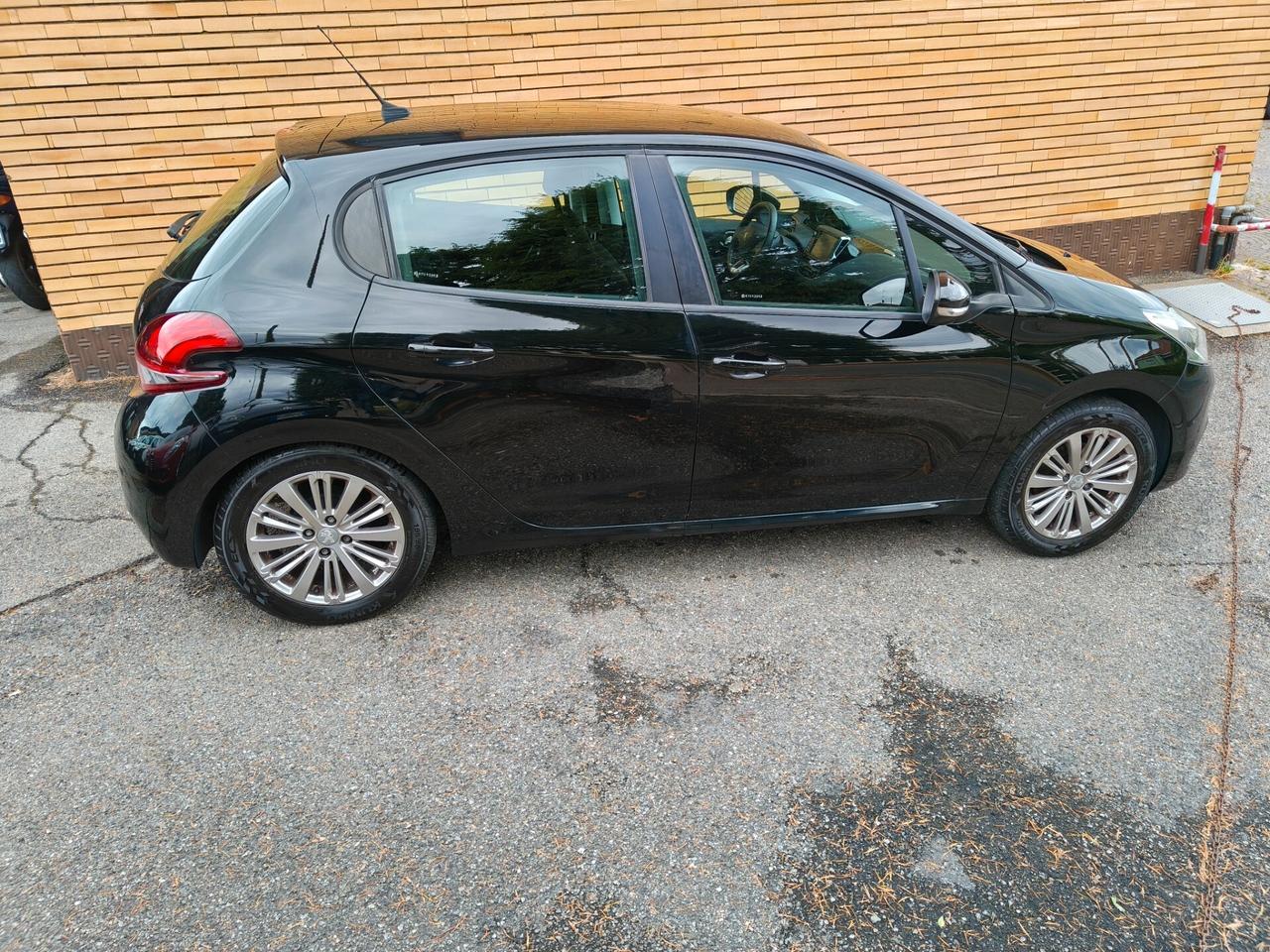 Peugeot 208 PureTech 82 5 porte Allure