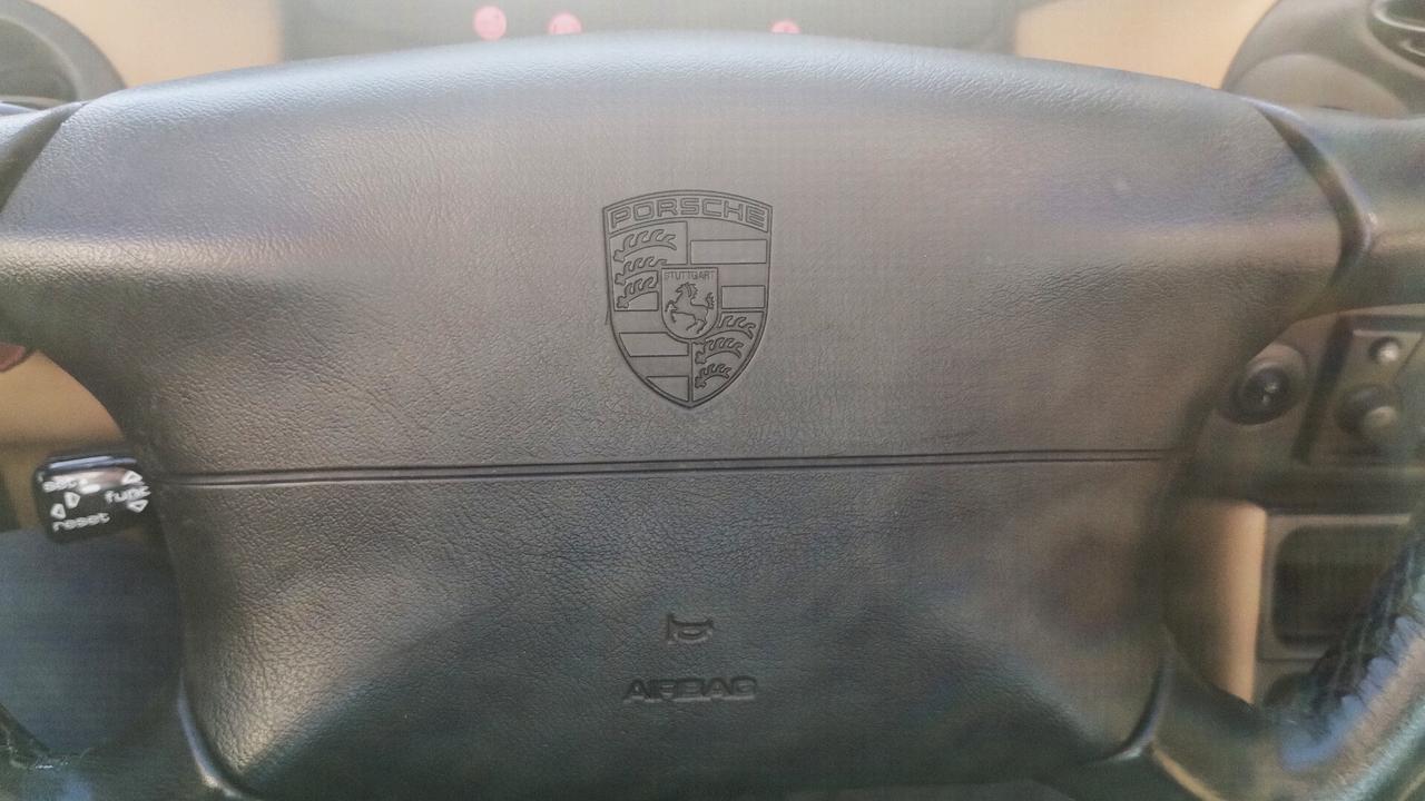 Porsche Boxster 2.5i 24V cat