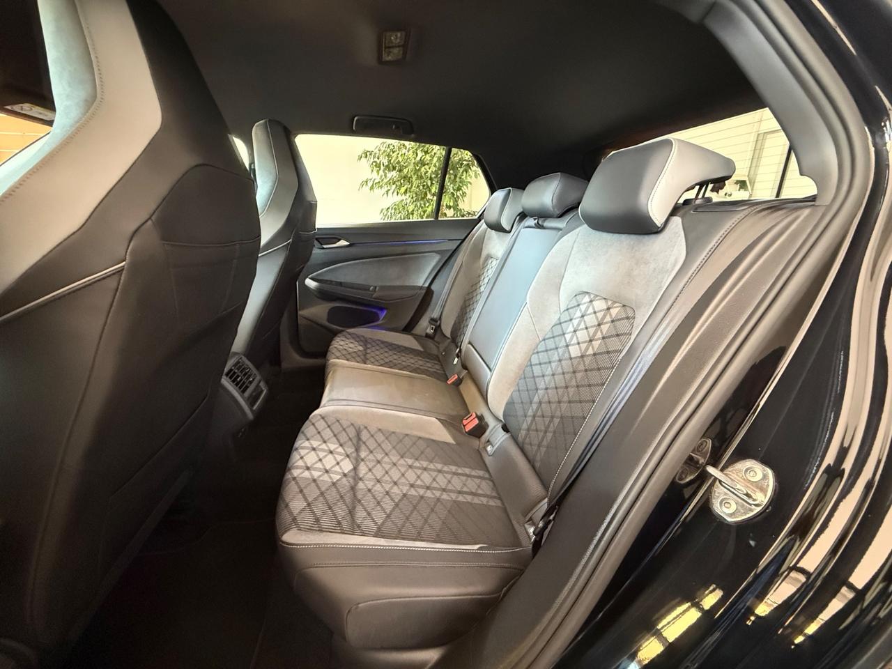 Volkswagen Golf 1.5 eTSI 150 CV EVO ACT DSG R-Line