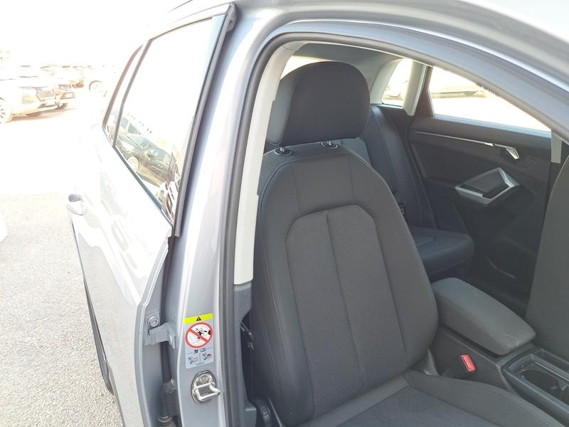 AUDI Q3 35 TDI quattro S tronic Business Advanced