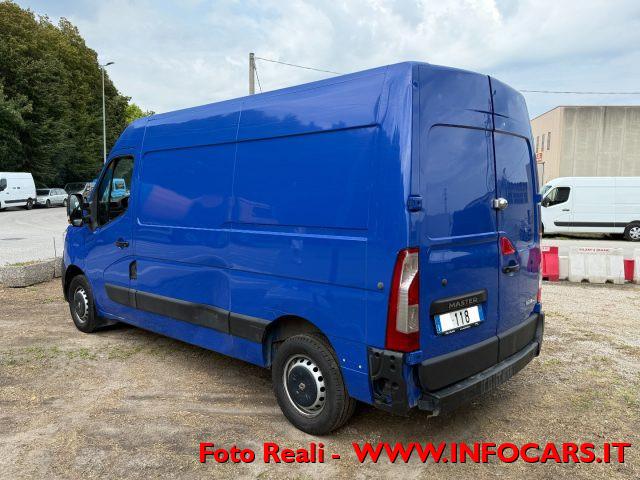 RENAULT Master T33 2.3 dCi 135 CV PASSO MEDIO