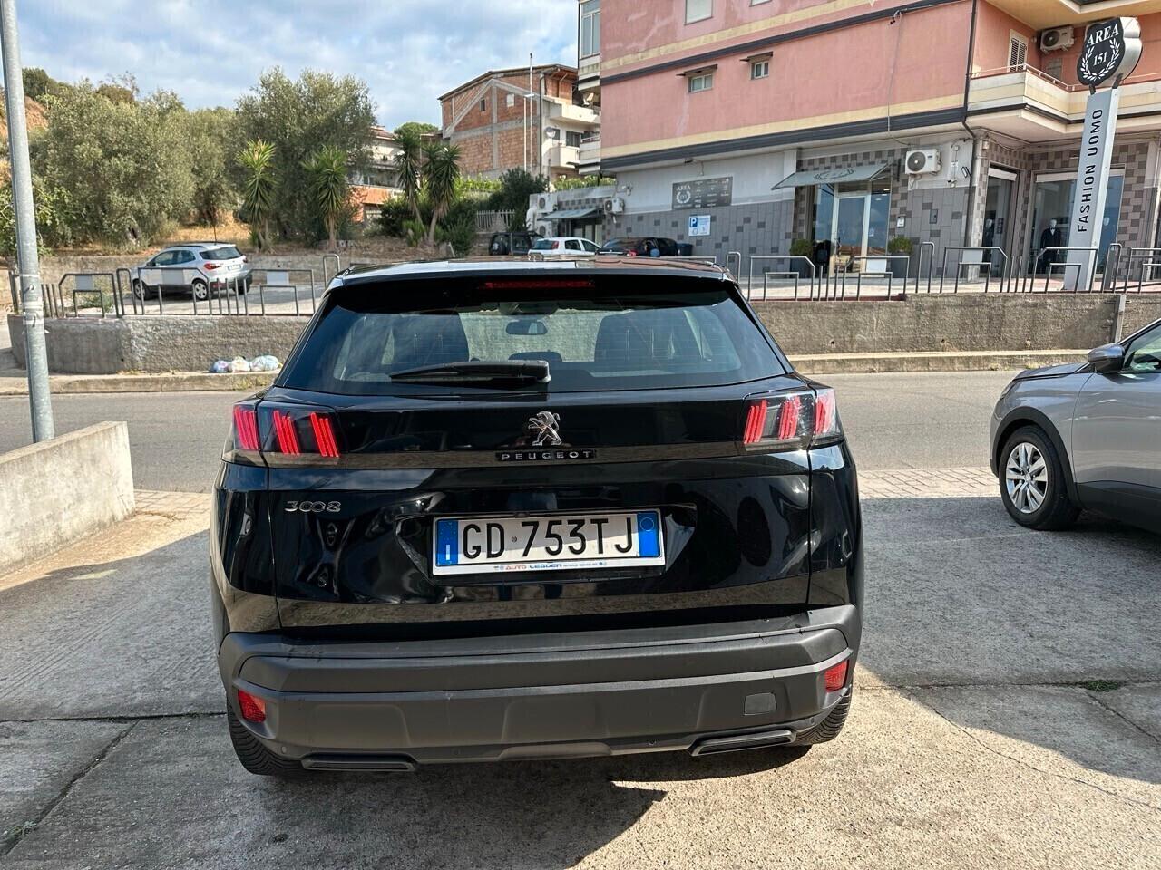 Peugeot 3008 1.5 bluehdi 130CV AT8