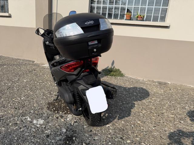 YAMAHA X-Max 125 X MAX 125cc CON BAULETTO solo 35000 KM