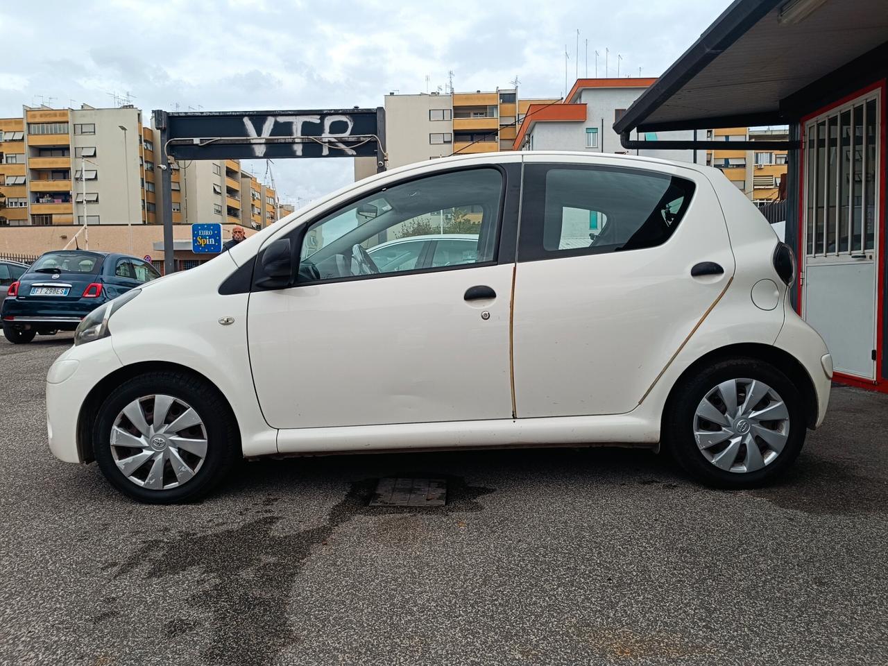 Toyota Aygo 1.0 12V VVT-i 5 porte Active Connect