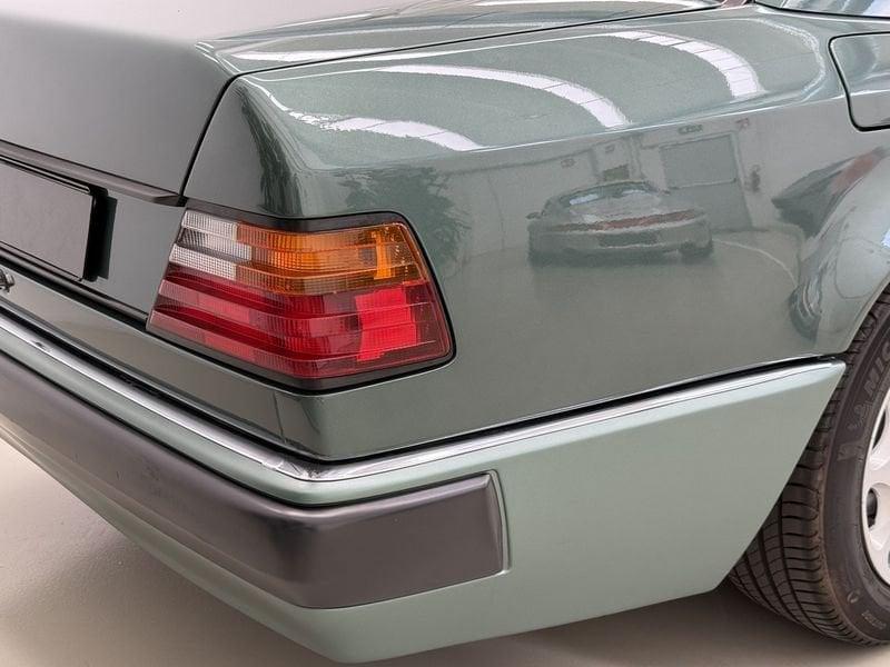 Mercedes-Benz W124 – 500E VERDE MALACHITE METALLICO