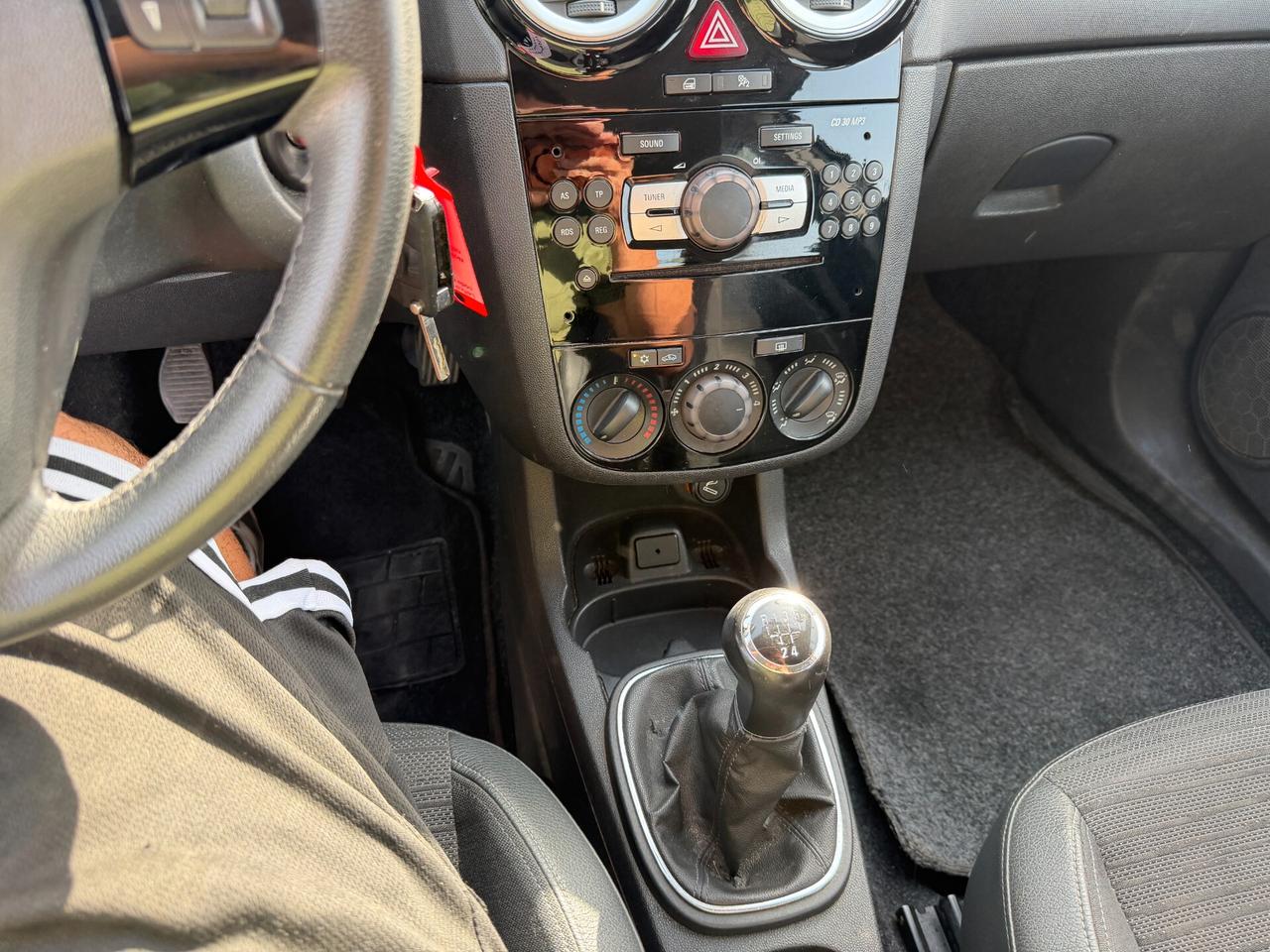 OPEL CORSA 2014 1.2 BENZINA 85 CV