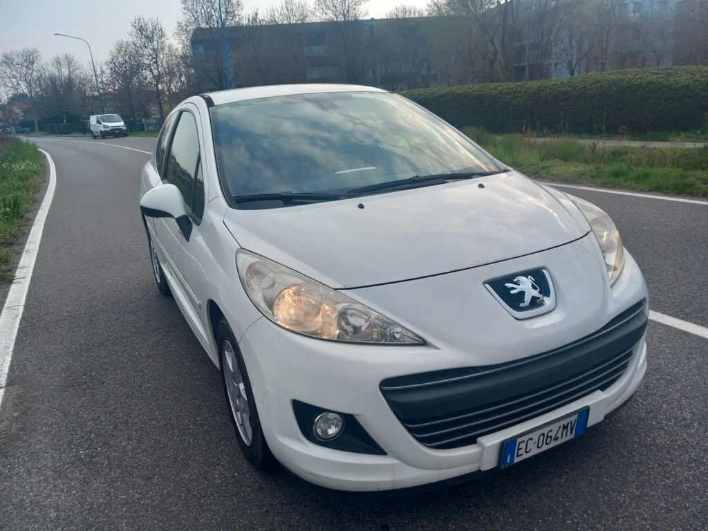 PEUGEOT 207 1,4 BENZINA- OK NEOPATENTATI