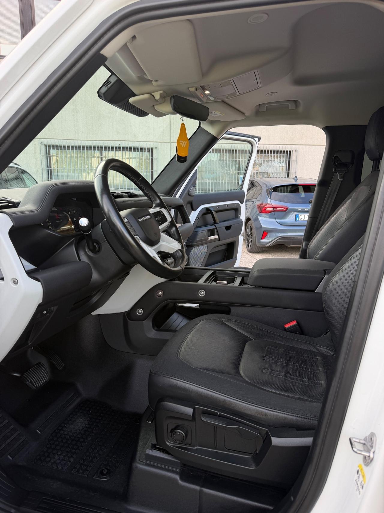Land Rover Defender 110 2.0 SD4 240CV AWD Auto 72 Yrs. WEB Edition