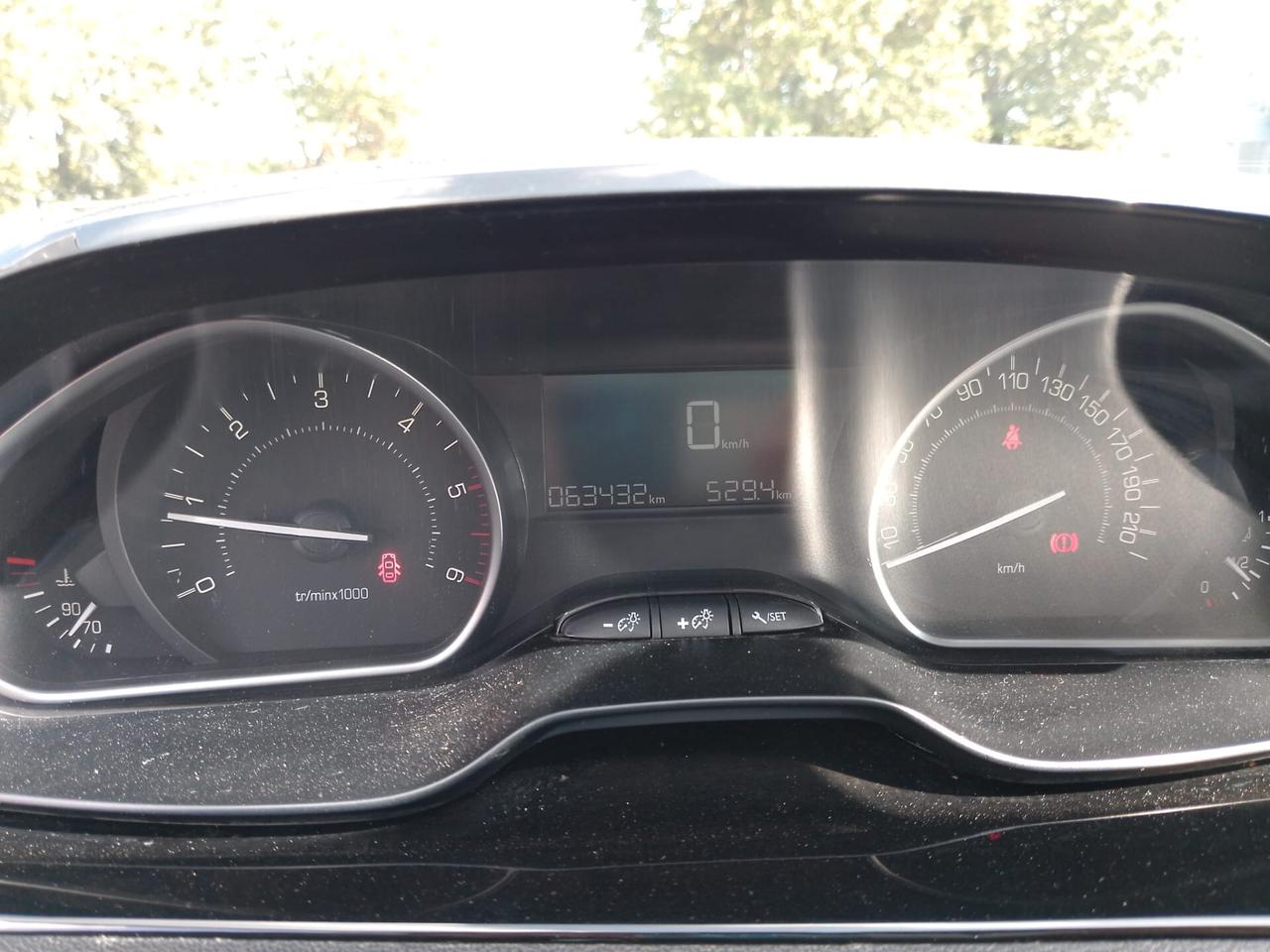 Peugeot 208 BlueHDi 100 5 porte Allure