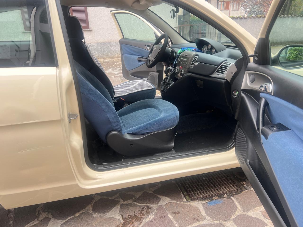 Lancia Ypsilon 1.4 Platino